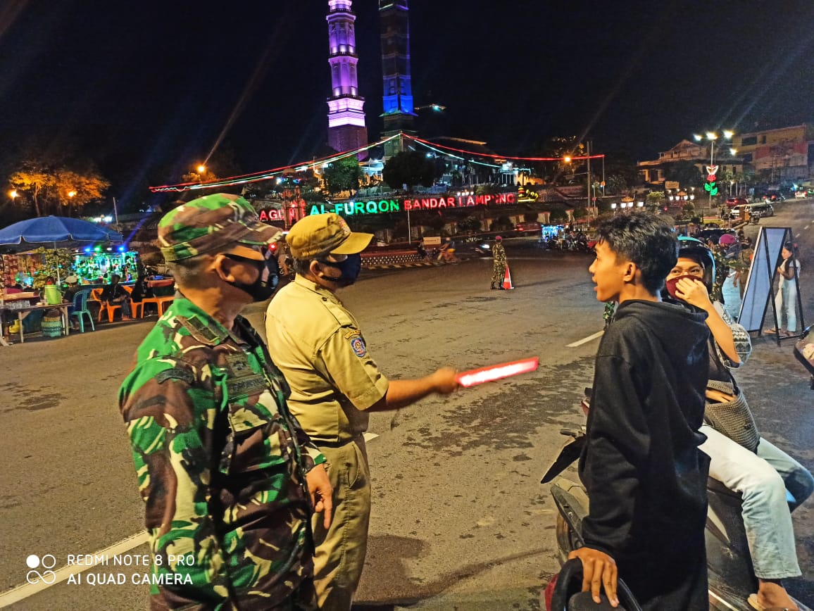 Tak Kenal Waktu, Bersama Gugus Tugas Kodim 0410/KBL Terus Imbau Masyarakat Patuh Prokes