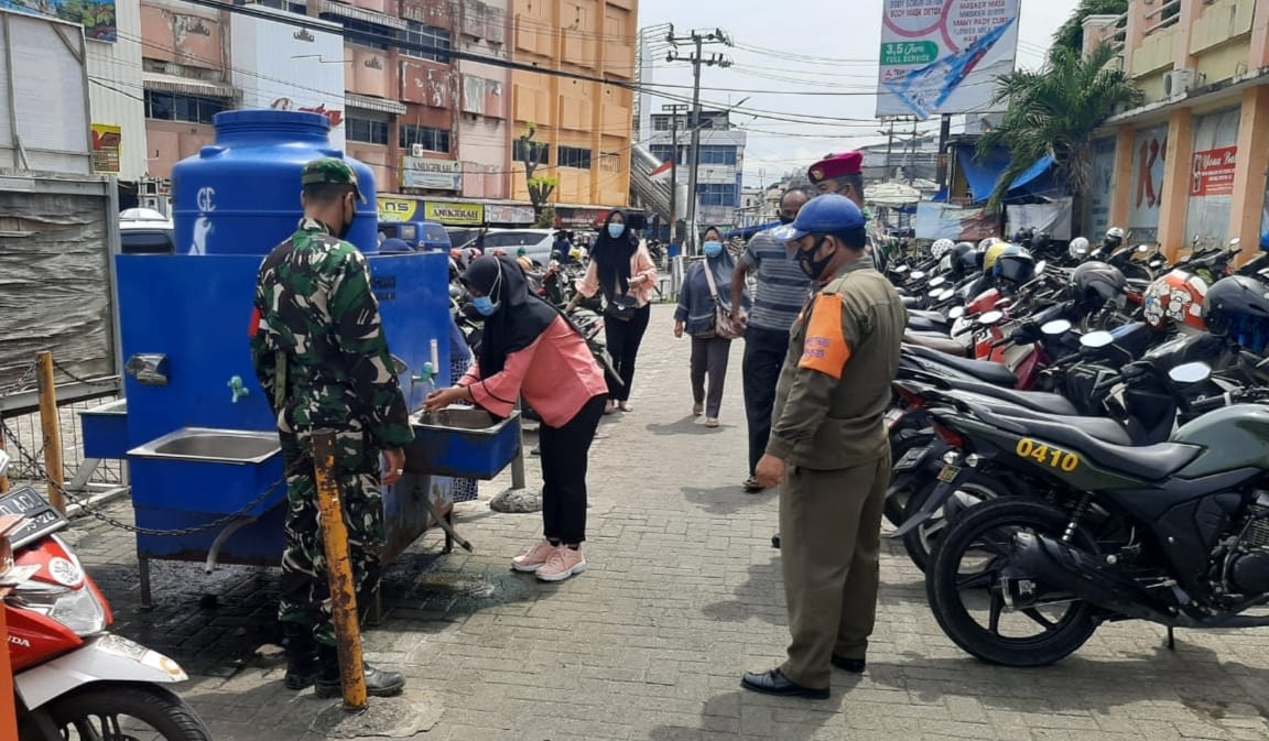 Babinsa Jajaran Kodim 0410/KBL Terus Imbau Masyarakat Patuh Prokes