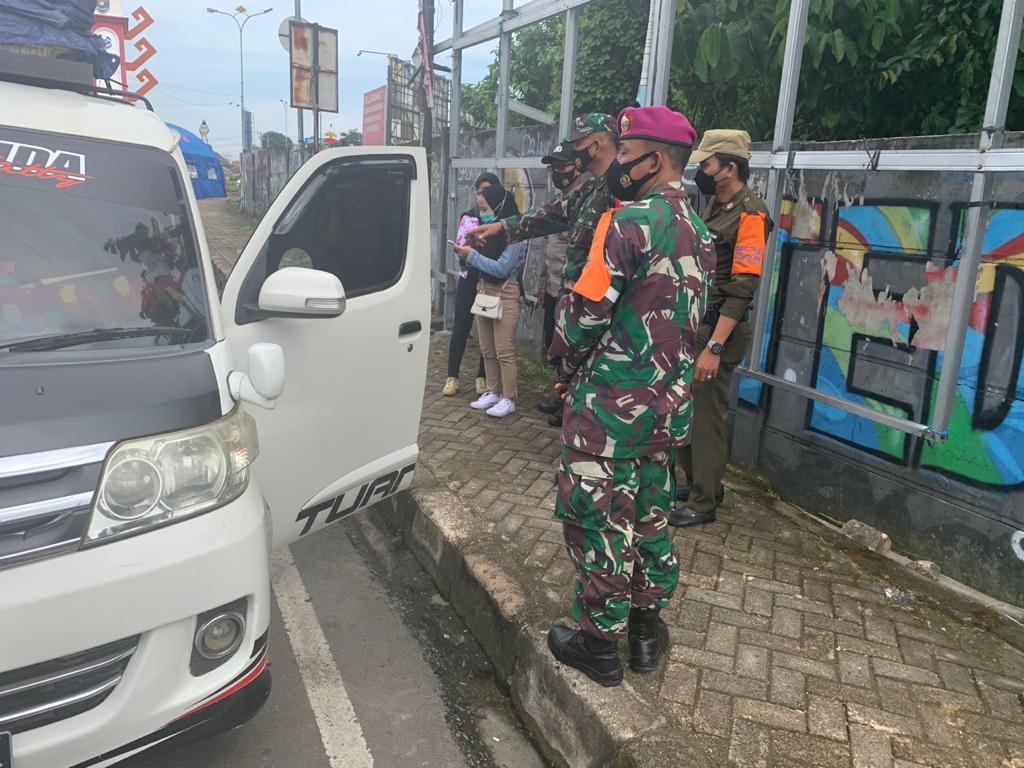 Jelang Perayaan Natal dan Tahun Baru, Kodim 0410/KBL bersama Gugus Tugas Melaksanakan Pengamanan Penyekatan