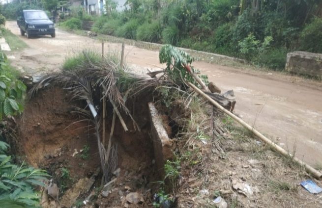 Hujan Deras, Gorong-gorong di Bumi Arum Ambrol