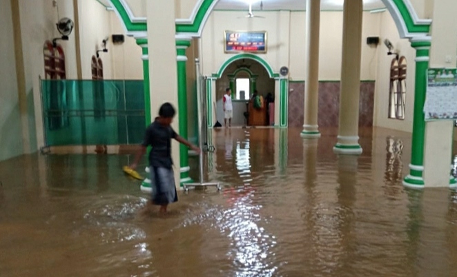 Hujan Deras, Pemukiman dan Masjid Terendam