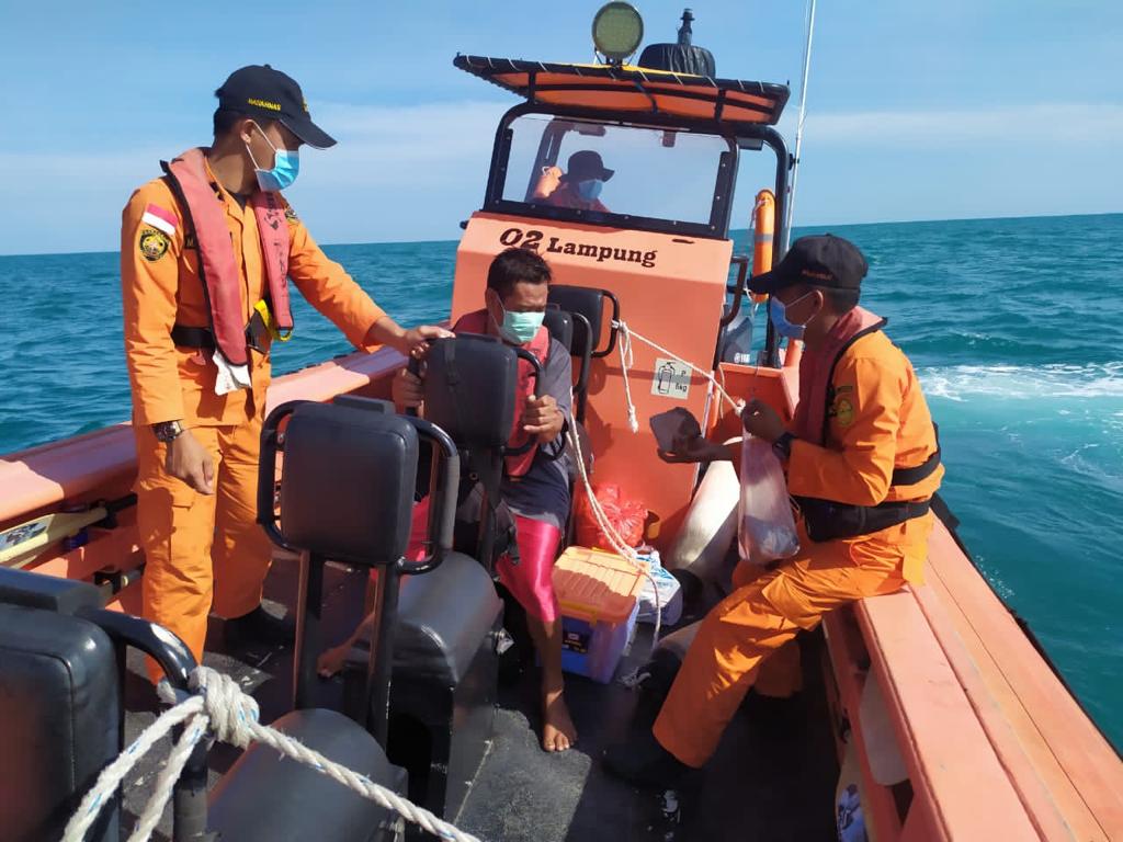 Kecelakaan Kapal di Labuhan Maringgai, Tiga Nelayan Hilang, Tim SAR Lakukan Pencarian