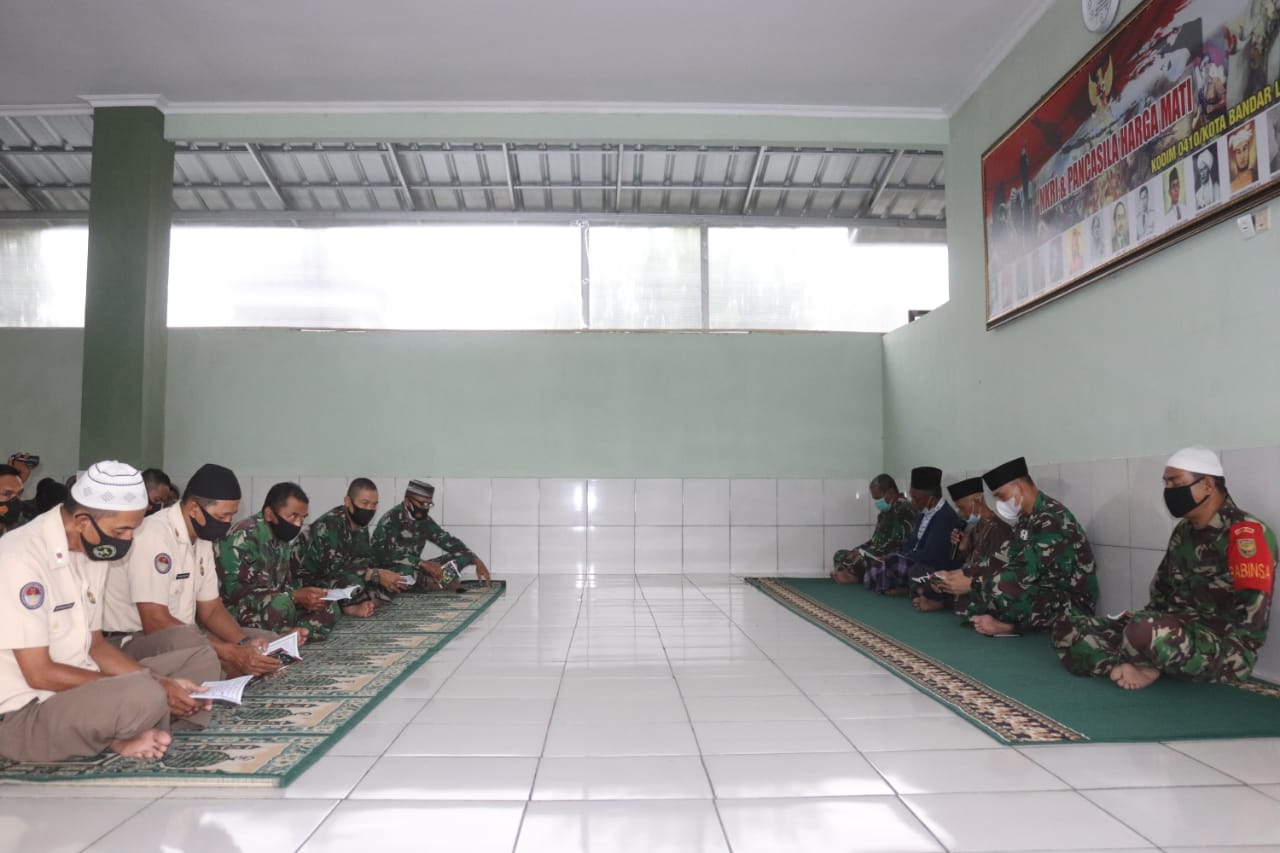 Dandim 0410/KBL Bersama Anggota Yasinan dan Doa Bersama