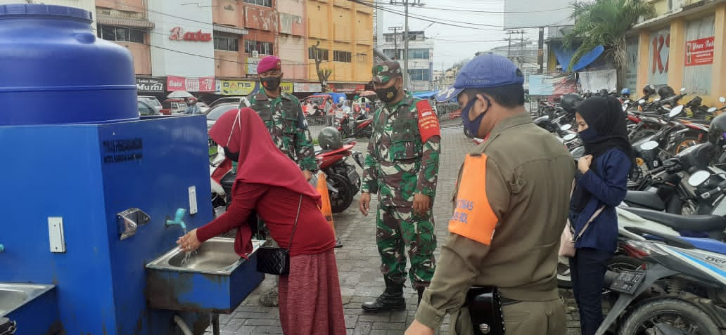 Babinsa Koramil 410-05/TKP Berikan Imbauan Penerapan Prokes