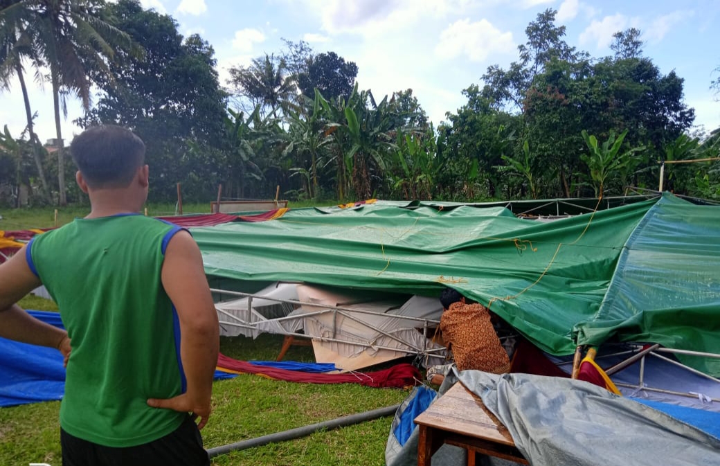 Hujan dan Angin Kencang, Dua TPS di Lamtim Ambruk