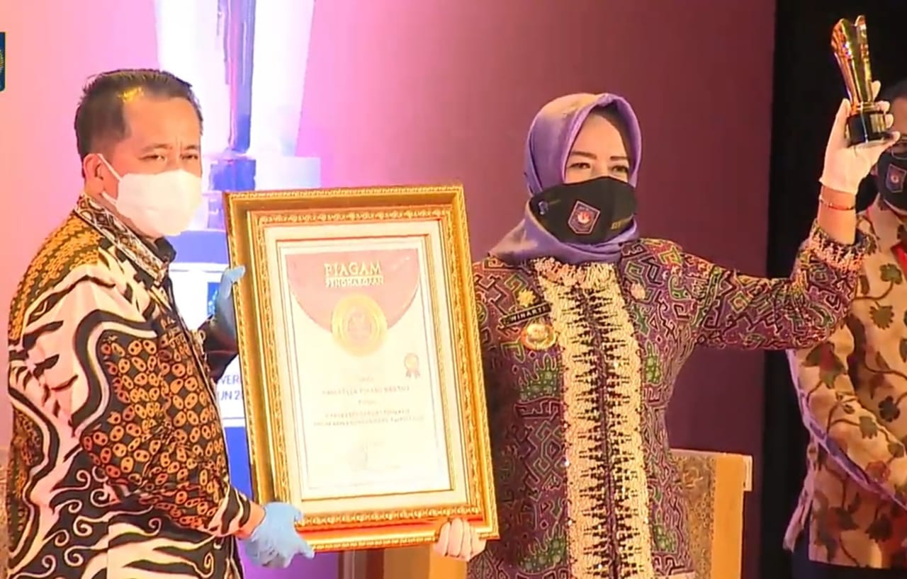 Kado Tiga Tahun Kepemimpinan Bupati Winarti : Tuba Sabet Anugerah Kabupaten Sangat Inovatif