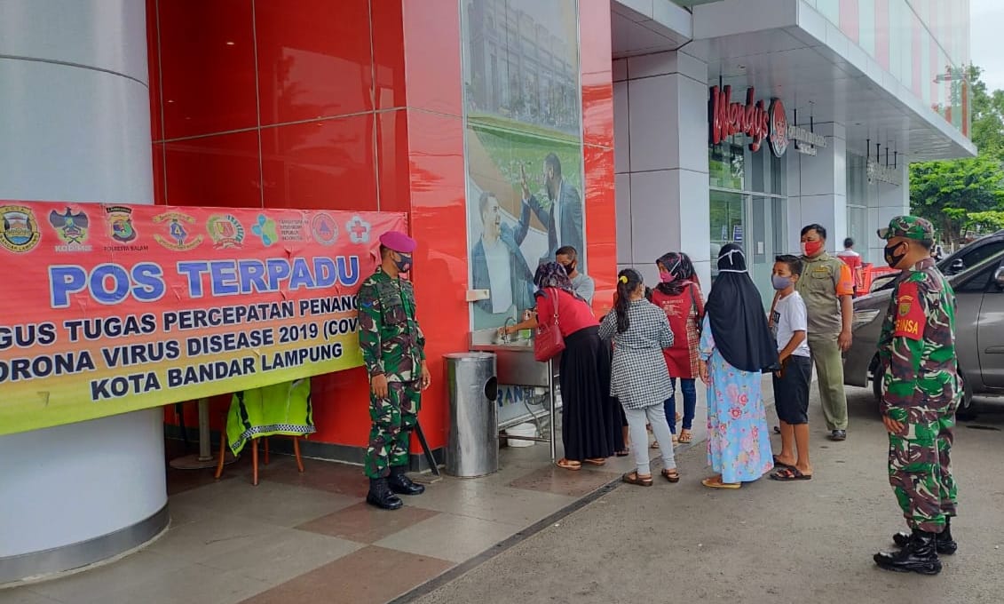 Tim Satgas Covid-19 dari Kodim 0410/KBL Terus Imbau Warga Patuh Prokes