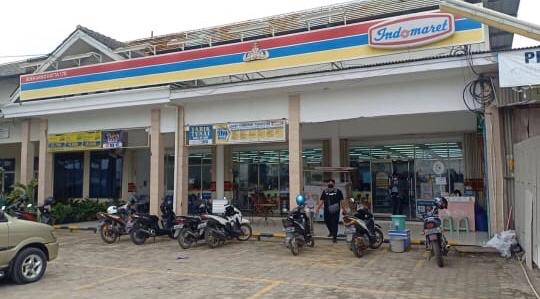 Todongkan Golok, Perampok Gasak Uang Puluhan Juta di Minimarket yang Hendak Tutup