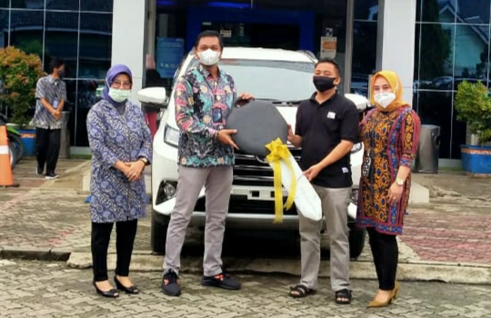 Nasabah BRI Cabang Pringsewu Raih Hadiah Toyota Rush