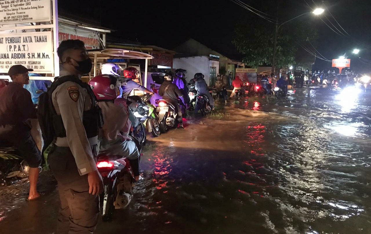 Banjir, Jalinbar Gedongtataan Macet Parah
