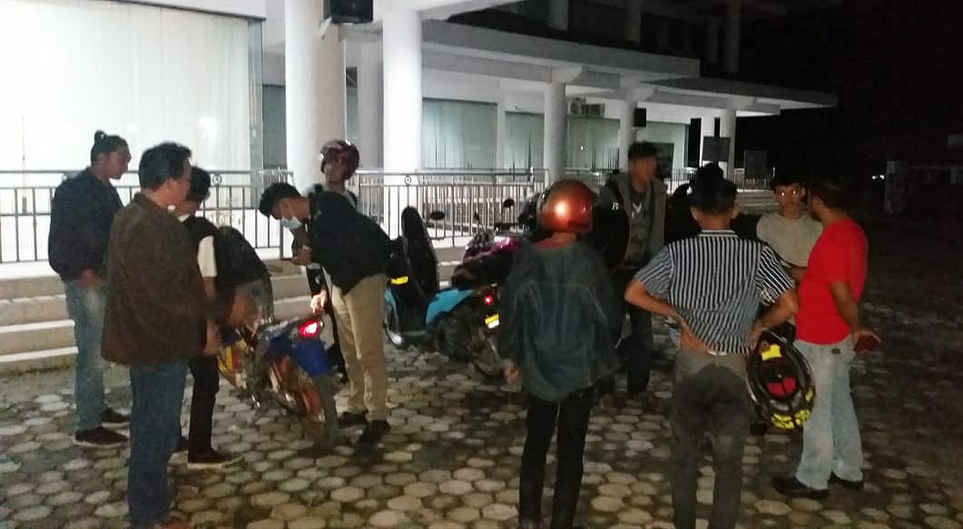 Cegah Keramaian, Anggota Polres Lambar Patroli di Kawasan Pantai