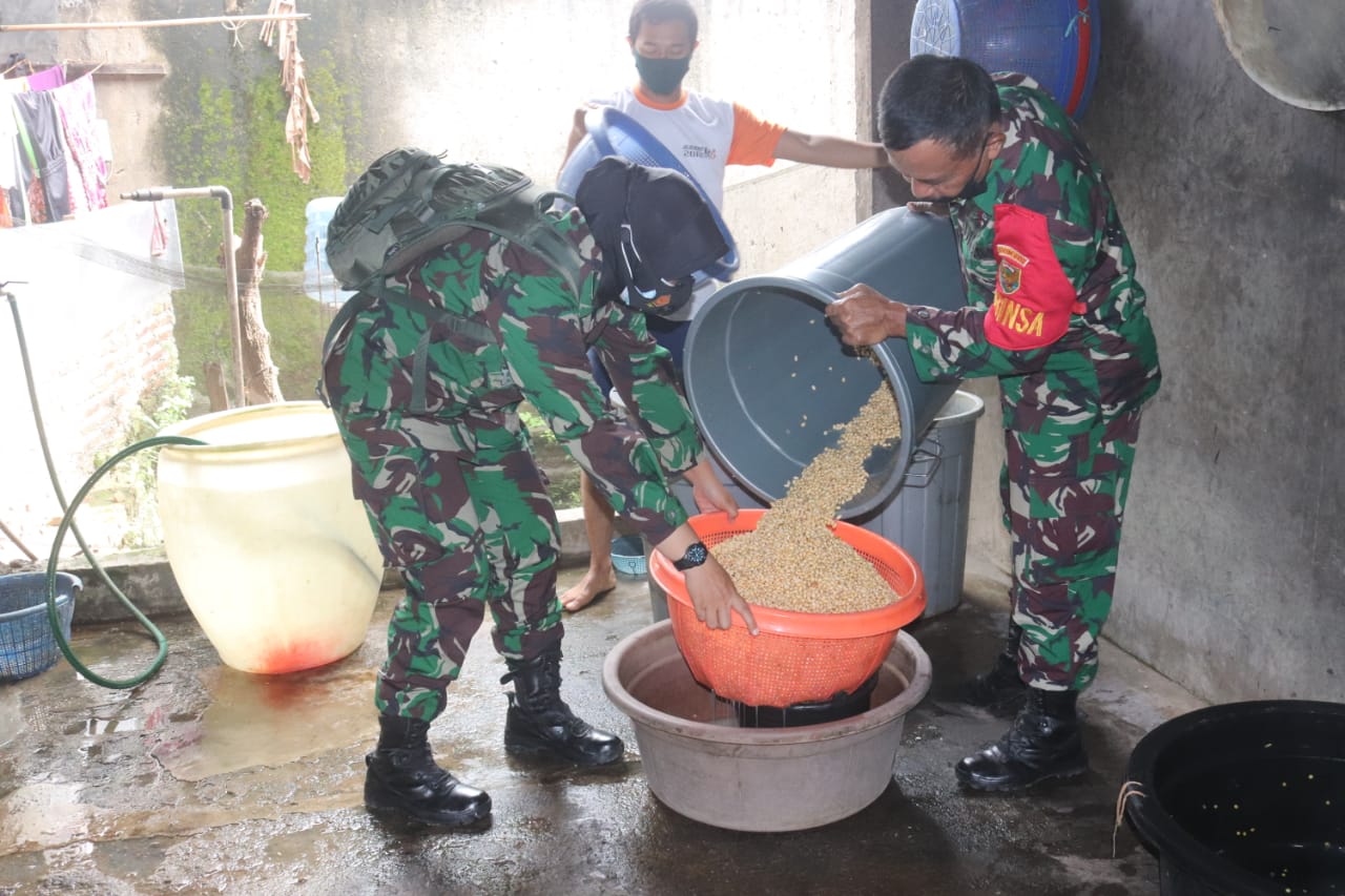 Pelopori UKM, Babinsa Kodim 0410/KBL Usaha Pembuatan Tempe