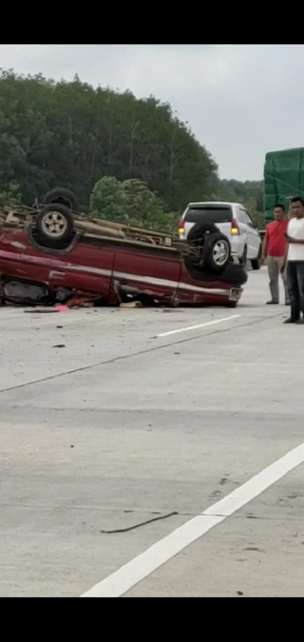 Lakalantas, Mobil Kijang Terbalik di Tol Bakauheni-Terbanggi