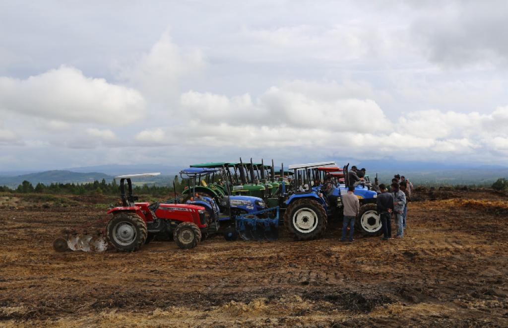 Kementan RI Gelontor 100 Hand Traktor untuk Kabupaten Barru