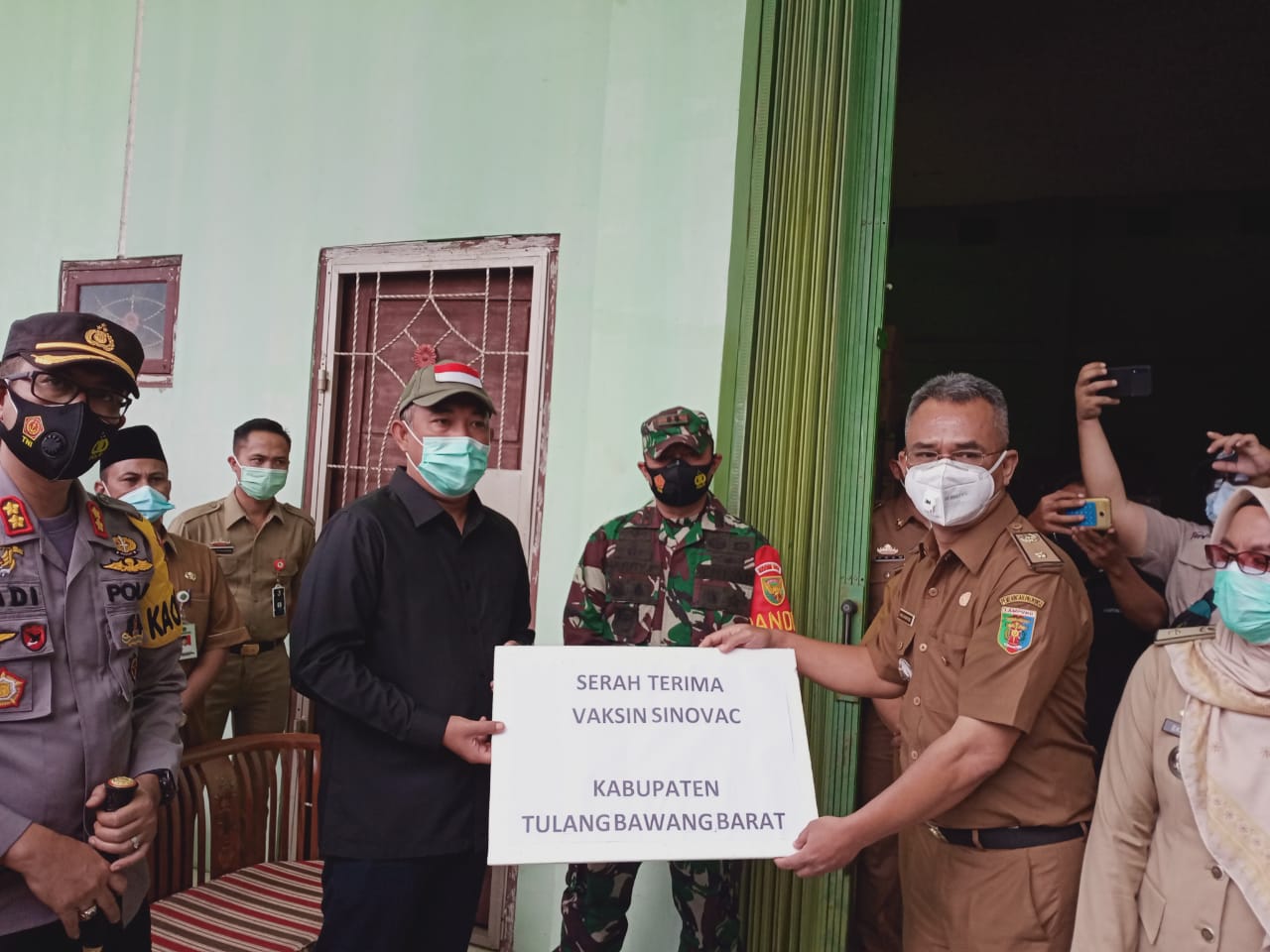 Vaksin Covid-19 Tiba di Tubaba, Bupati : Saya Termasuk Divaksin