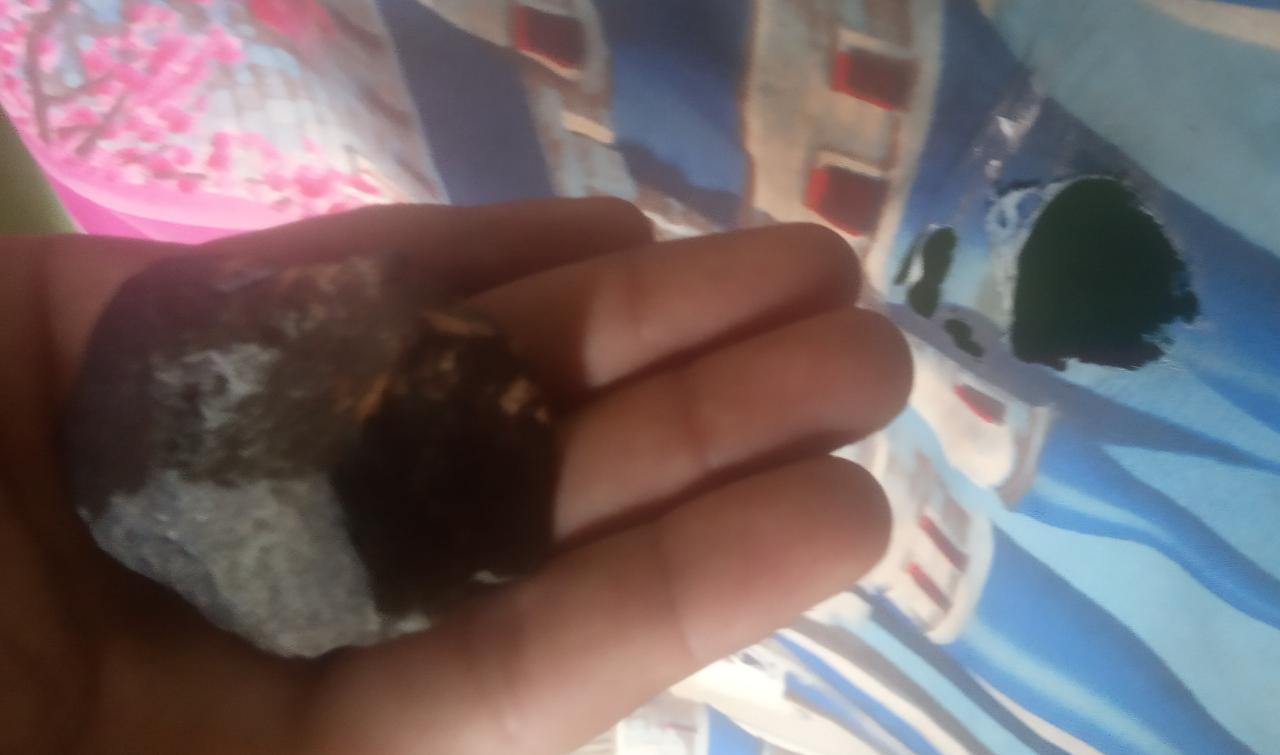Batu Meteorit Juga Timpa Rumah Warga di Gunungsugih