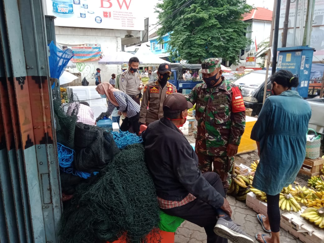 Sejumlah Personel Kodim 0410/KBL Terus Imbau Warga Patuh Prokes