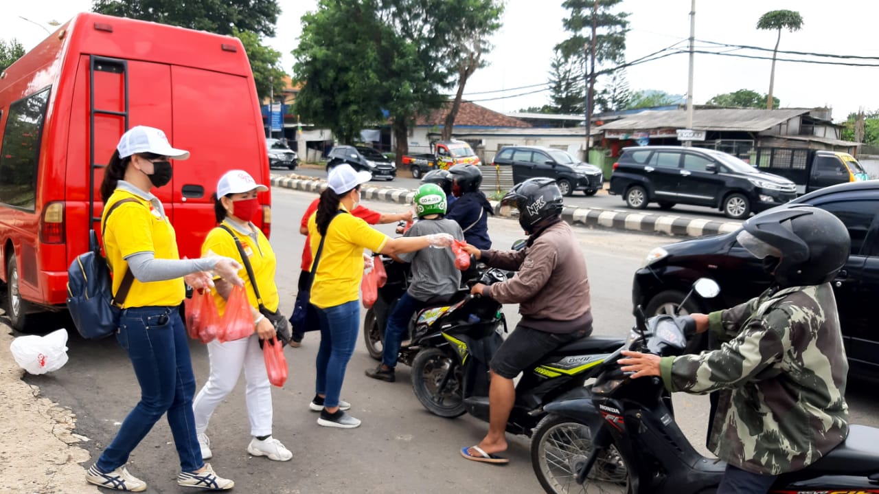 Rayakan Anniversary yang ke-2, Paguyuban Marga Huang Lampung Bagikan Bingkisan