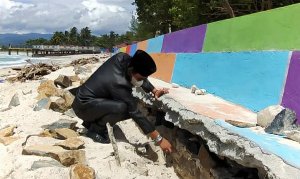 Baru Sebulan, Talud Pantai Labuhan Jukung Rusak, Katanya Karena Faktor Alam