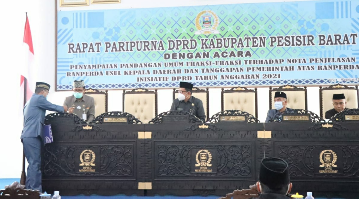 Bupati Tanggapi Raperda Inisiatif Dewan