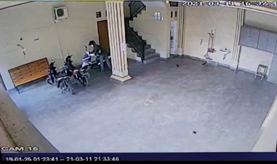 Lagi, Pencurian Bermotor Terekam CCTV
