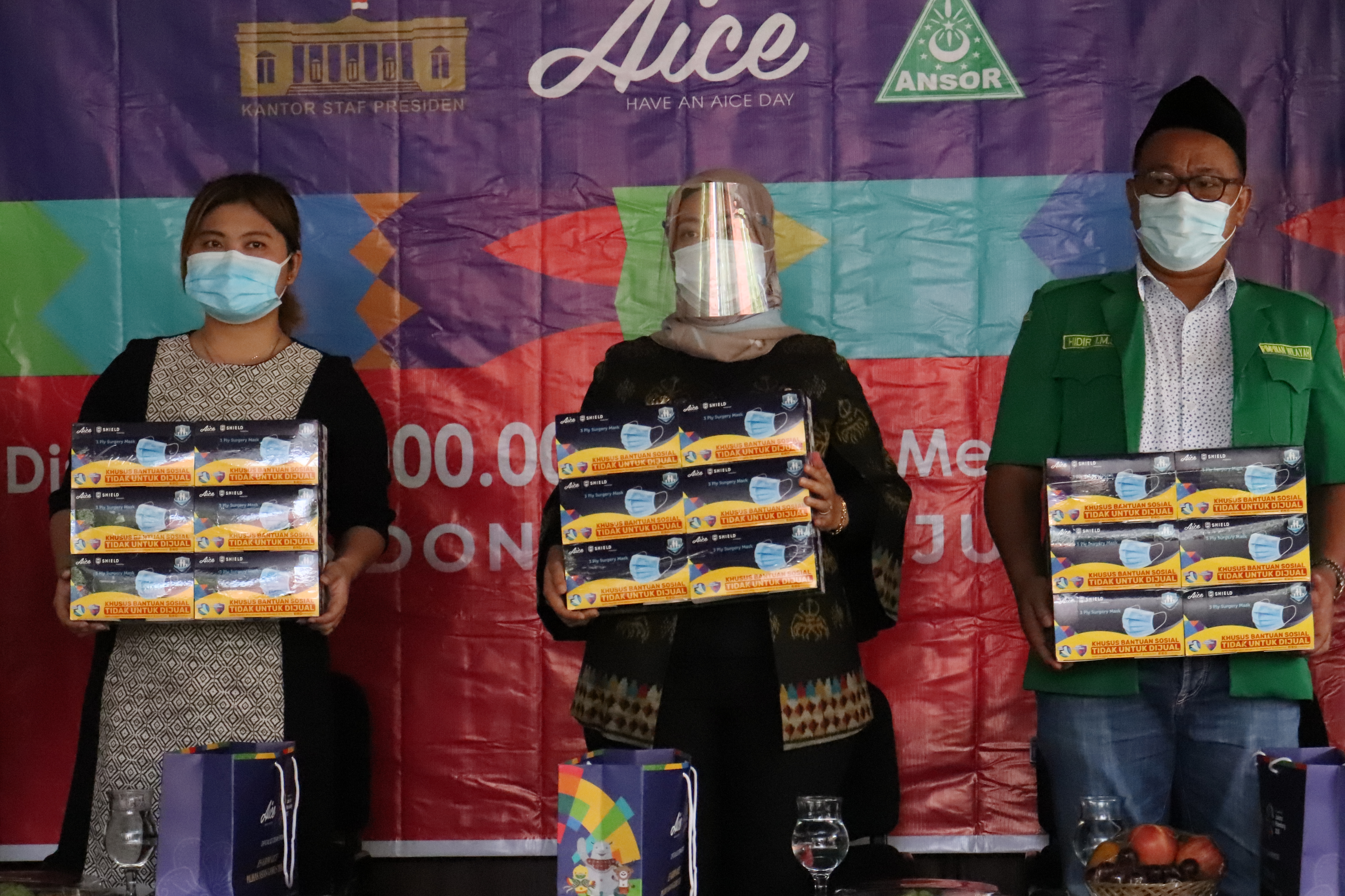 Perangi Covid, GP Ansor Lampung dan Aice Group Distribusikan 150 Ribu Masker untuk Masyarakat