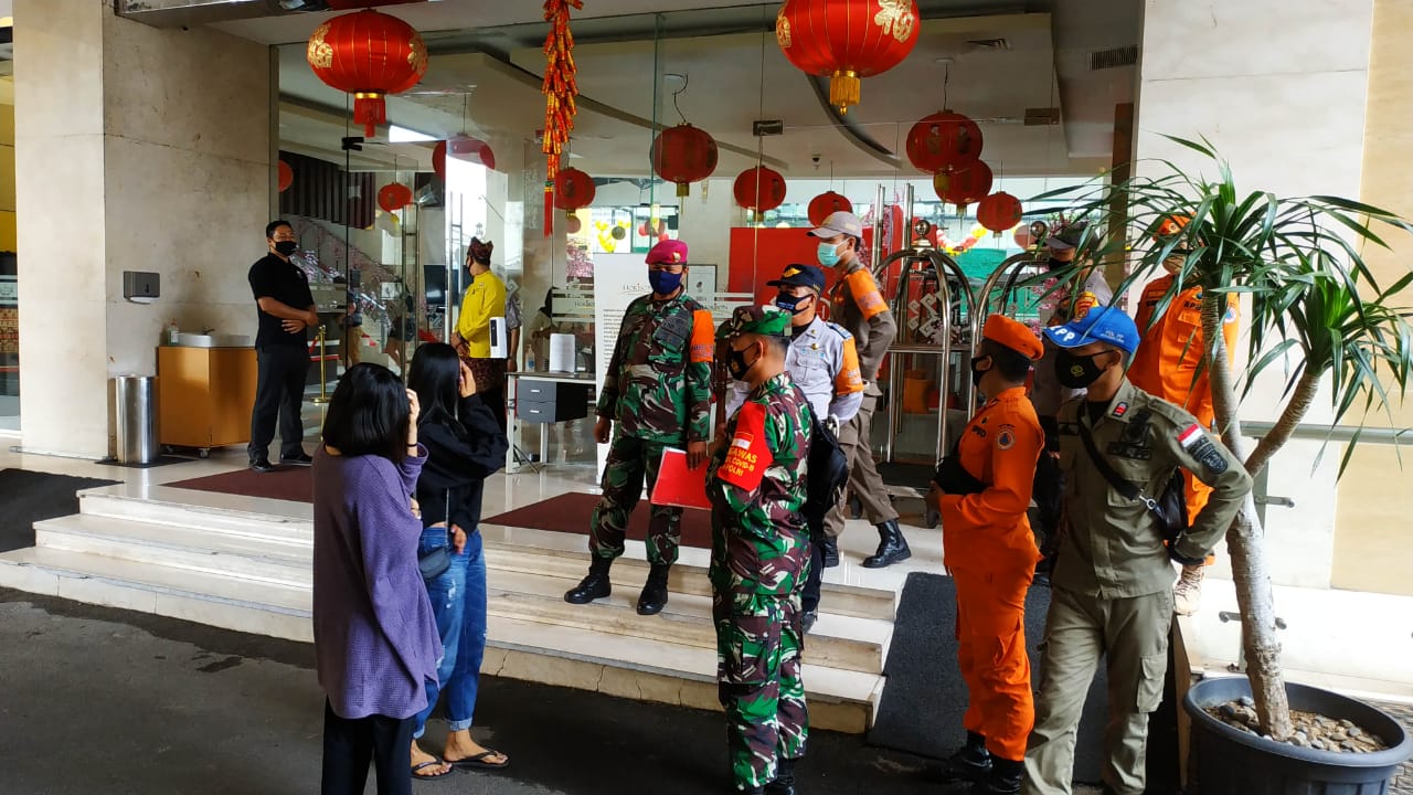 Personel Kodim 0410/KBL Terus Berikan Imbauan Memakai Masker