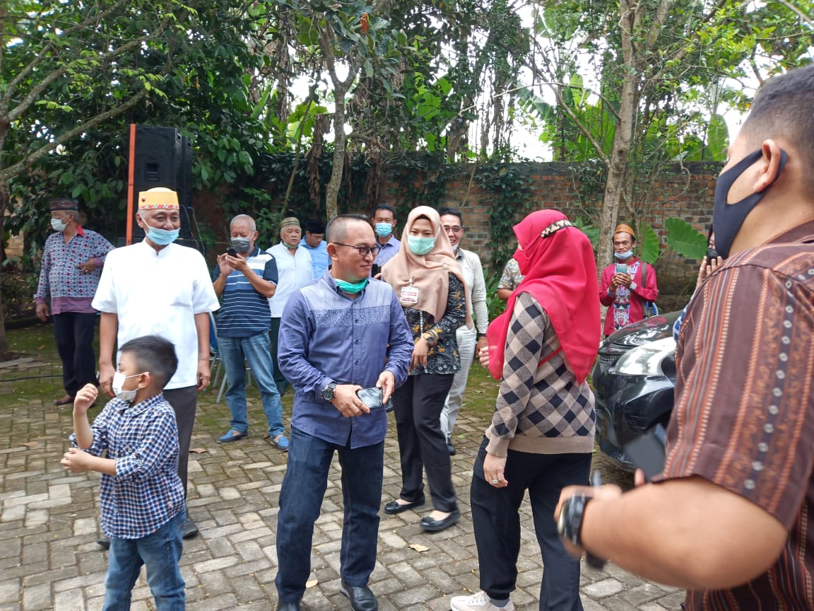 Dr. H. Edy Irawan Arief dan Keluarga Besar Penuhi Nazar, Doakan Bunda Eva Dwiana