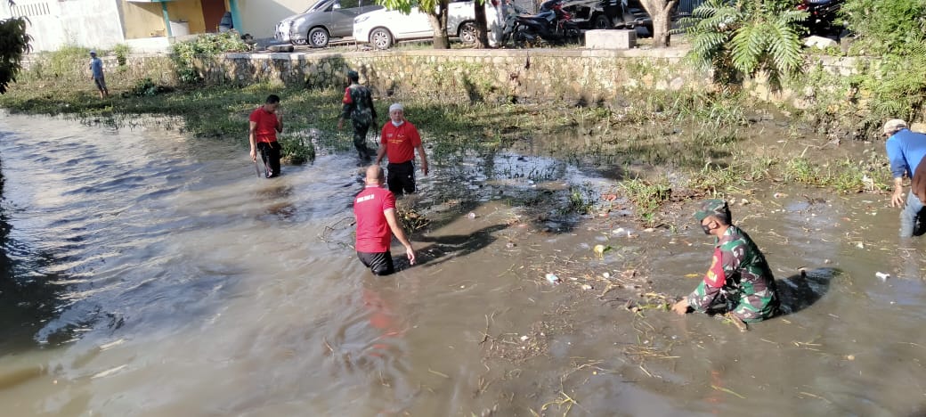 Jumat Bersih, Kodim 0410/KBL Laksanakan Bersih-bersih Sungai