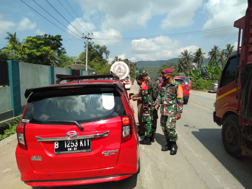 Personel Kodim 0410/KBL Laksanakan Penyekatan di Perbatasan