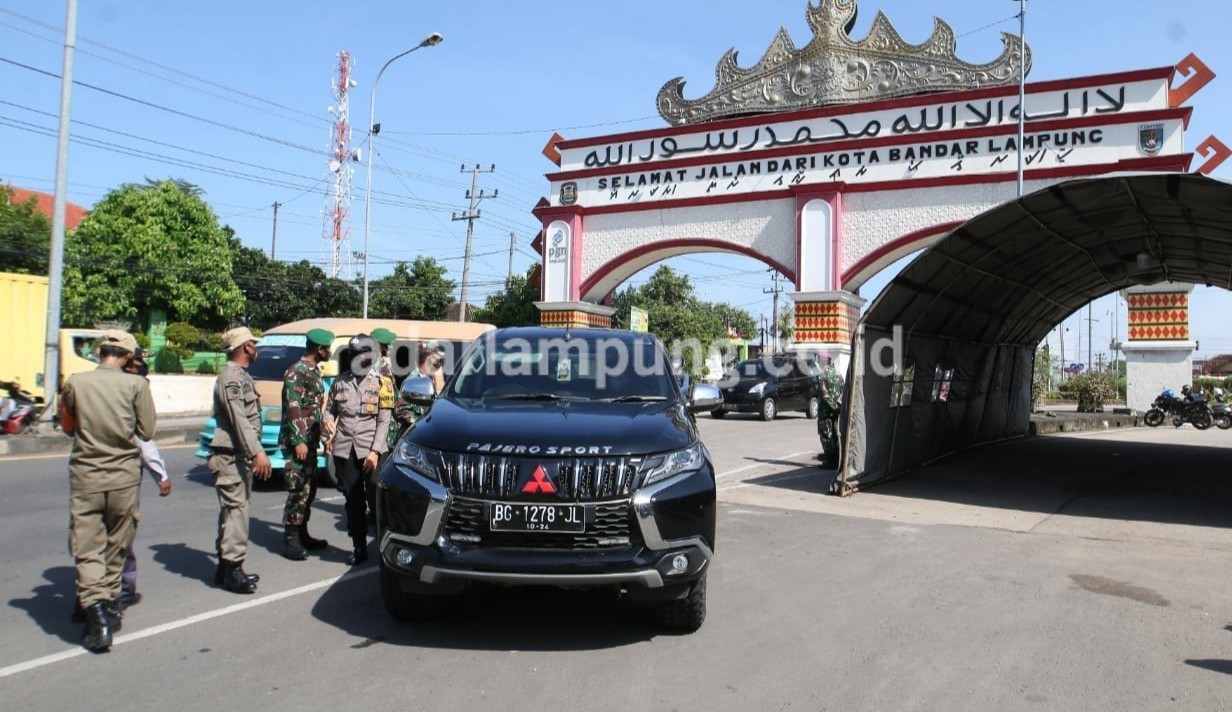 Terhenti di Posko Penyekatan, Puluhan Kendaraan Dipaksa Putar Balik