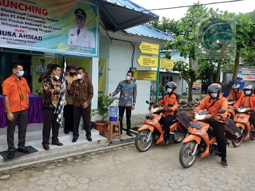 Urus Dokumen Penduduk, Hasilnya Diantar Pak Pos ke Rumah