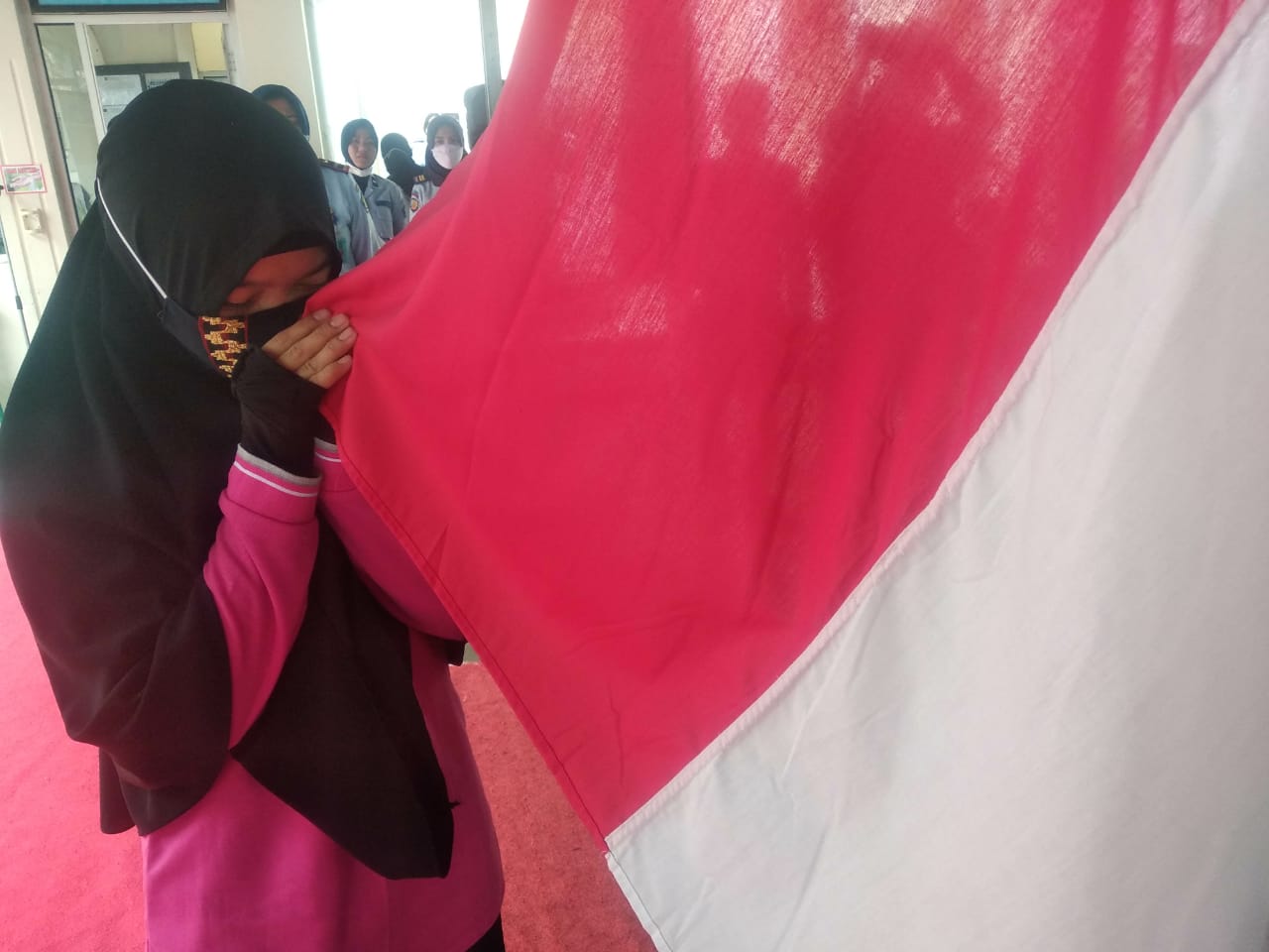 Cium Bendera Merah Putih, Napi Teroris di Lampung Ini Ikrar Setia Kepada NKRI