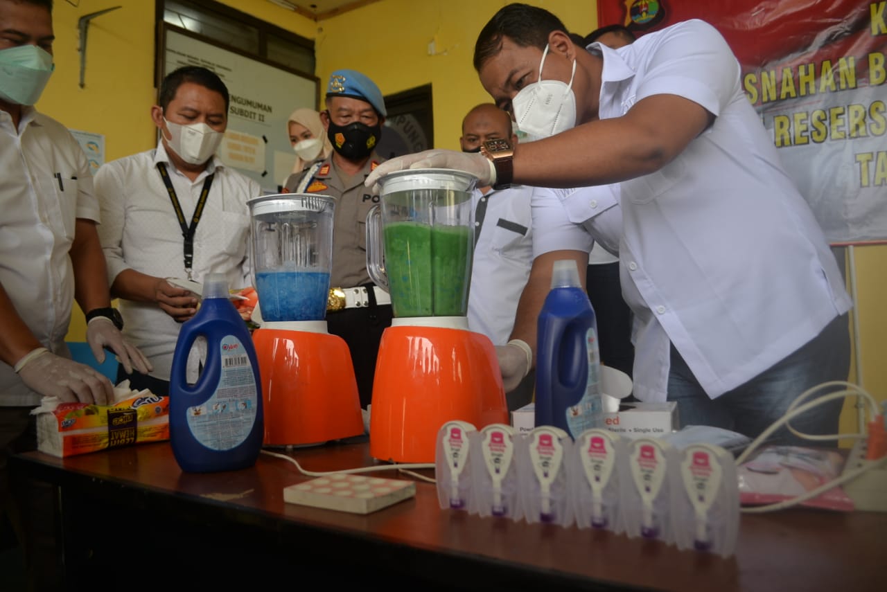 Penampakan 9 Kilogram Sabu Diblender Polisi