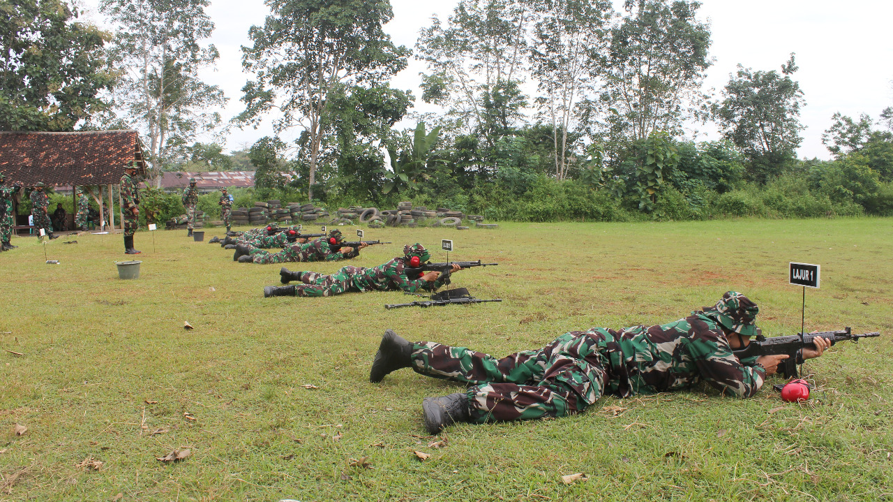 Personel Kodim 0410/KBL Laksanakan Latihan Tembak