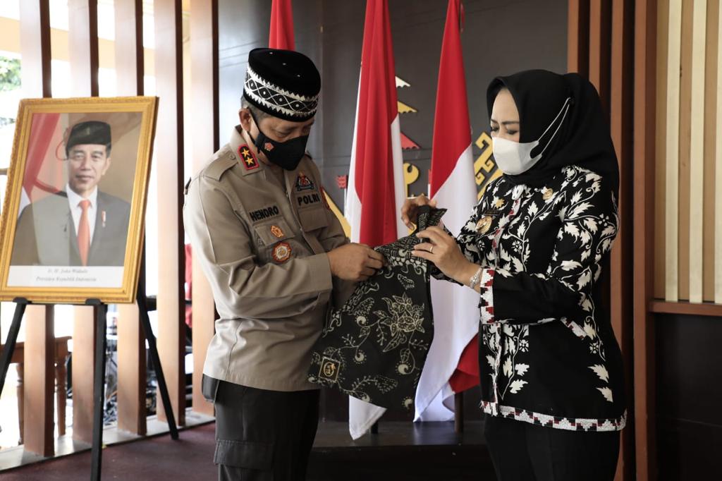 Kapolda Janji Endorse Batik Dari Tuba