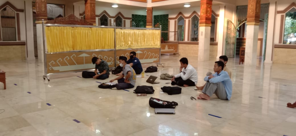 Ramadan, Dosen dan Mahasiswa Gelar Ragam Kegiatan di Masjid Asmaul Yusuf UTI