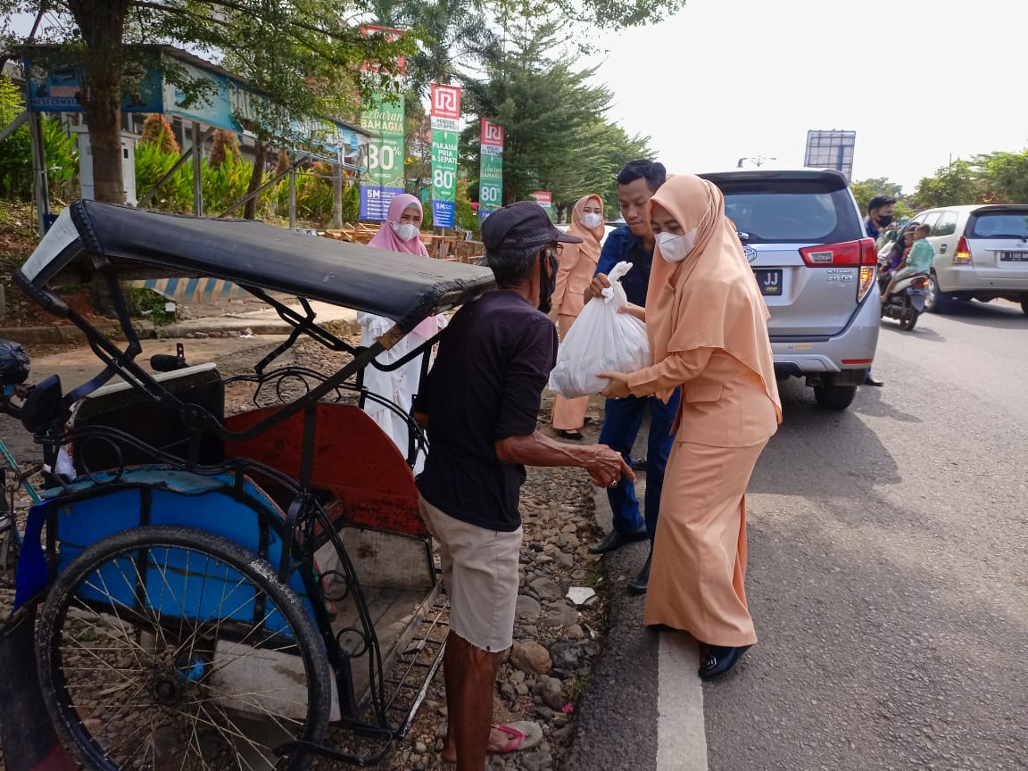 DWP Inspektorat Lampura, Bagi Sembako