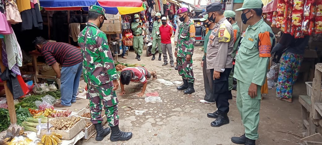 Tak Lelah, Personel Kodim 0410/KBL Terus Imbau Masyarakat Patuh Prokes