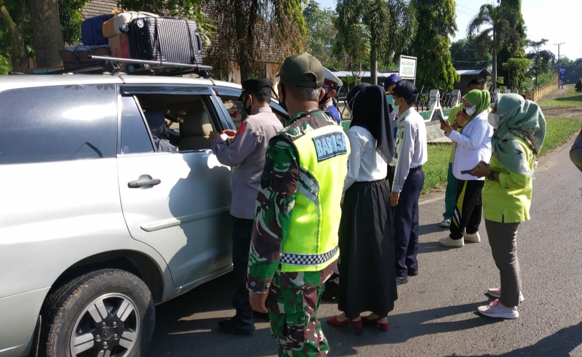 Kodim 0429-Polres Lamtim Lakukan Penyekatan di Jalur Tikus