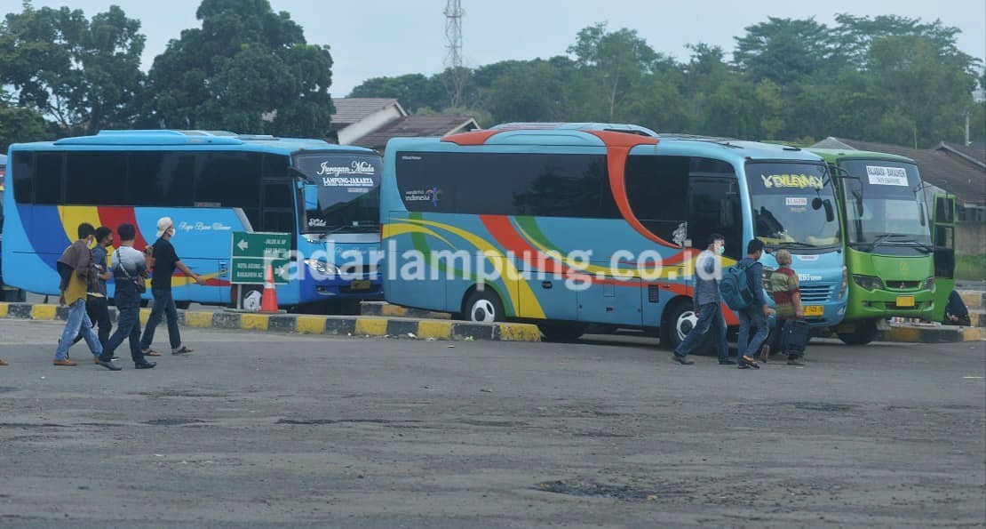 Terminal Rajabasa Masih Lengang