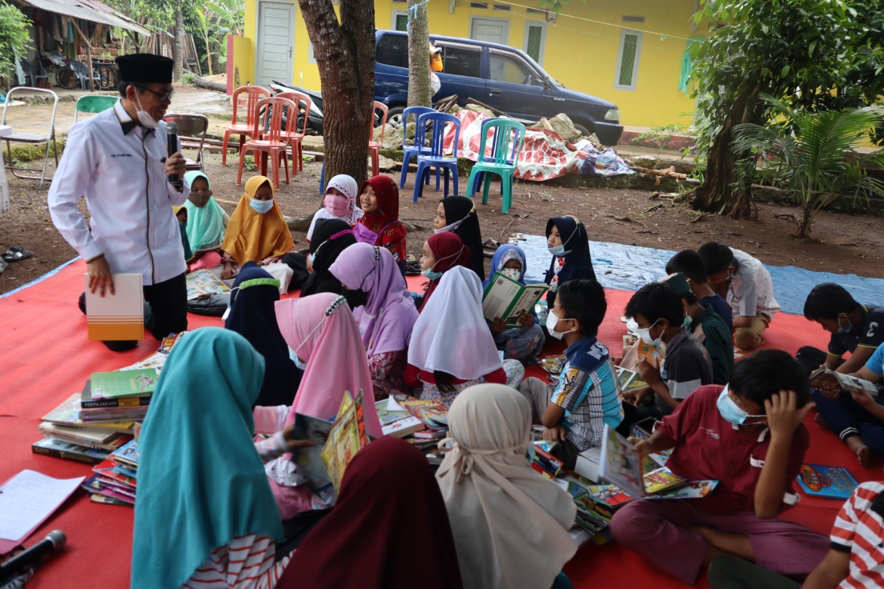 Anggota DPRD Lampung Ini Launching Maskot Mobil Baca