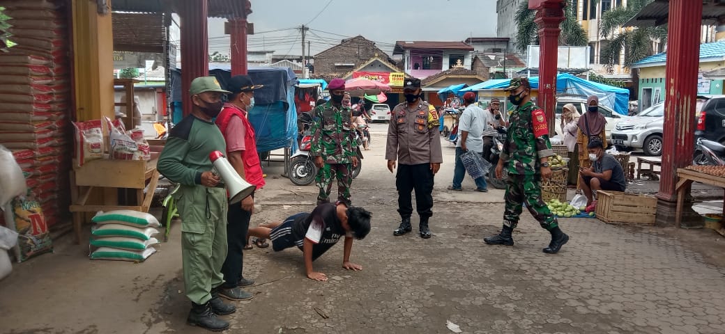 Personel Kodim 0410/KBL Hukum Warga yang Tak Patuh Prokes