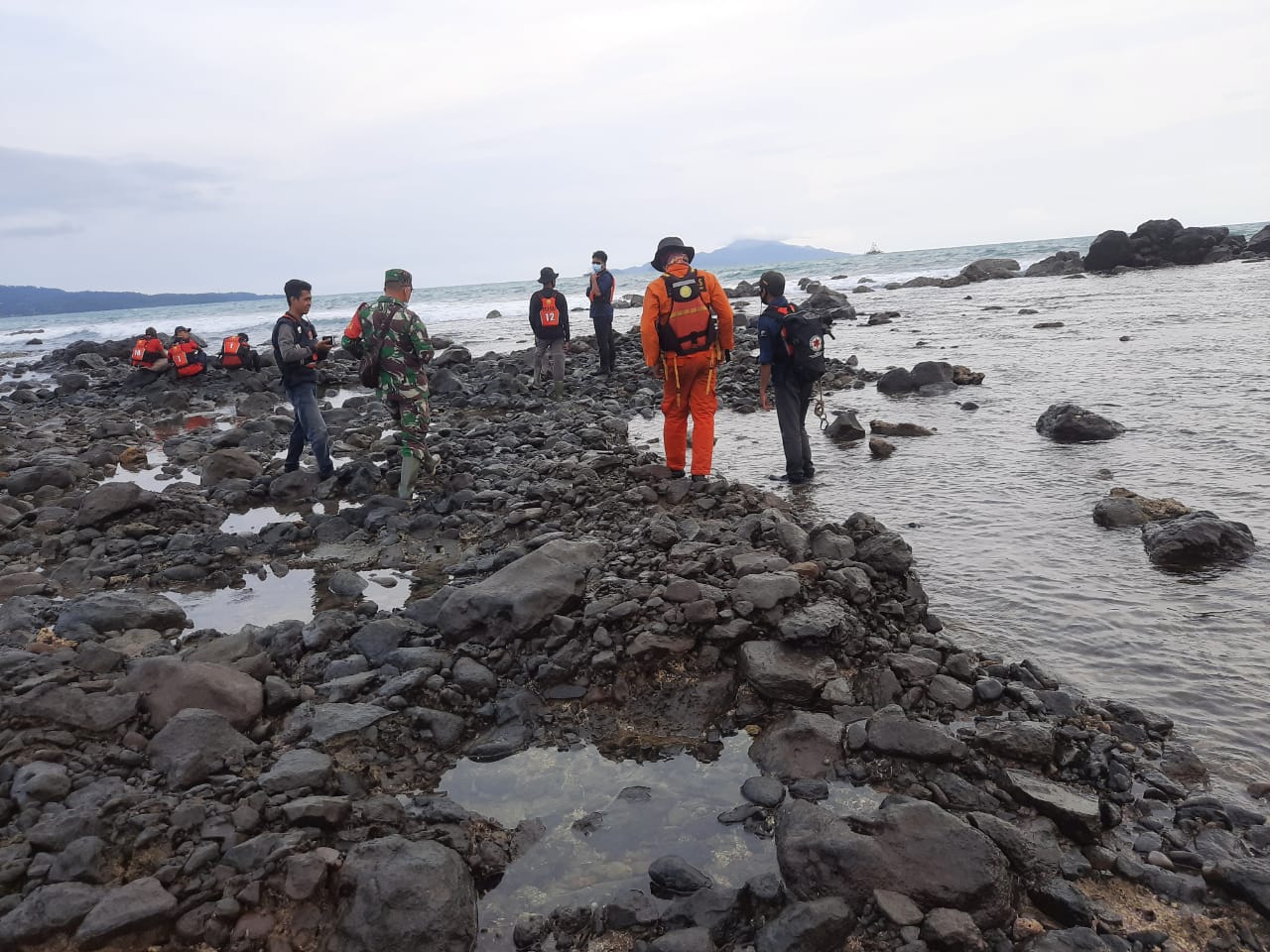 Tim SAR Cari Warga Tenggelam di Pantai Ketang Lamsel