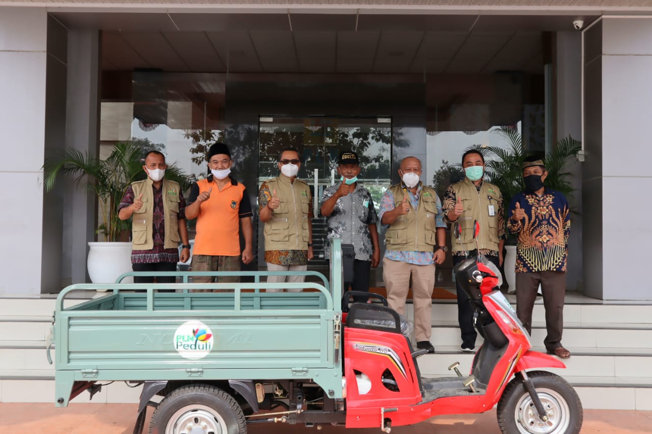 Peduli Lingkungan, PLN UID Lampung Serahkan Kendaraan Pengangkut Sampah