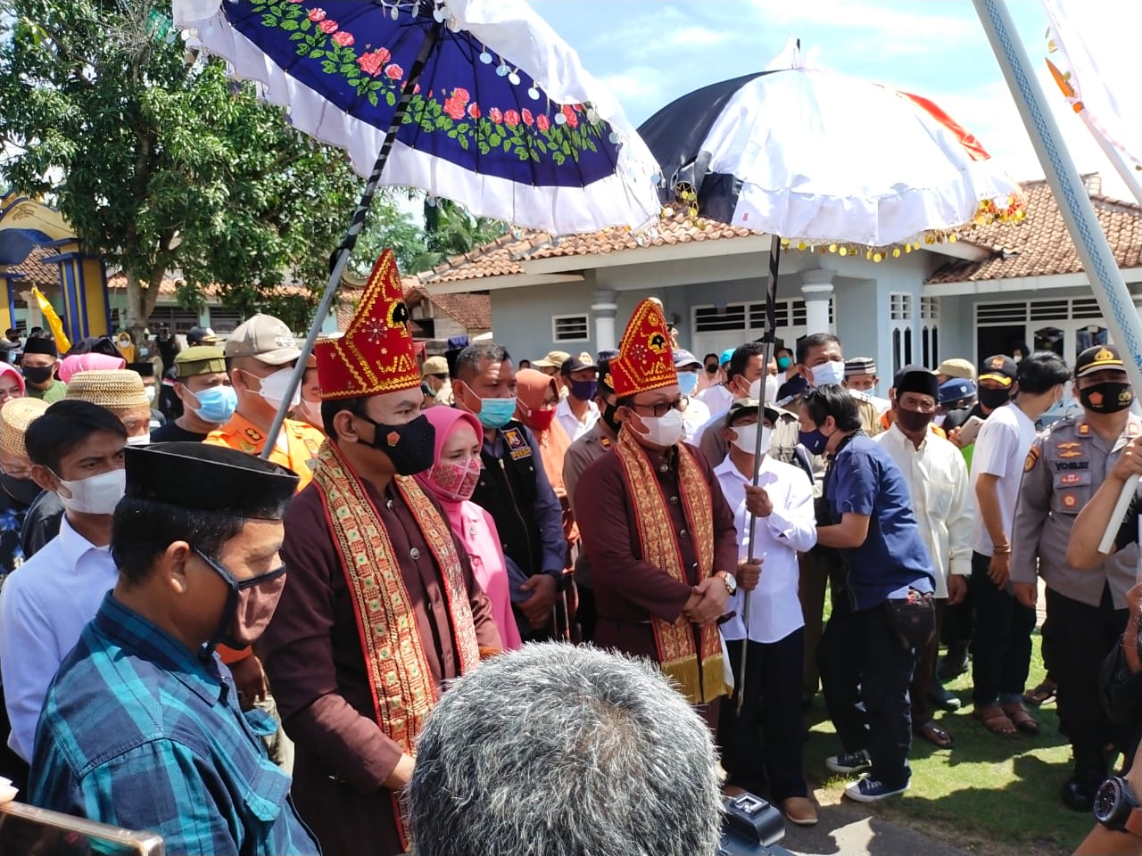 Kapolres dan Wabup Lamteng Diberikan Gelar Adat Kehormatan