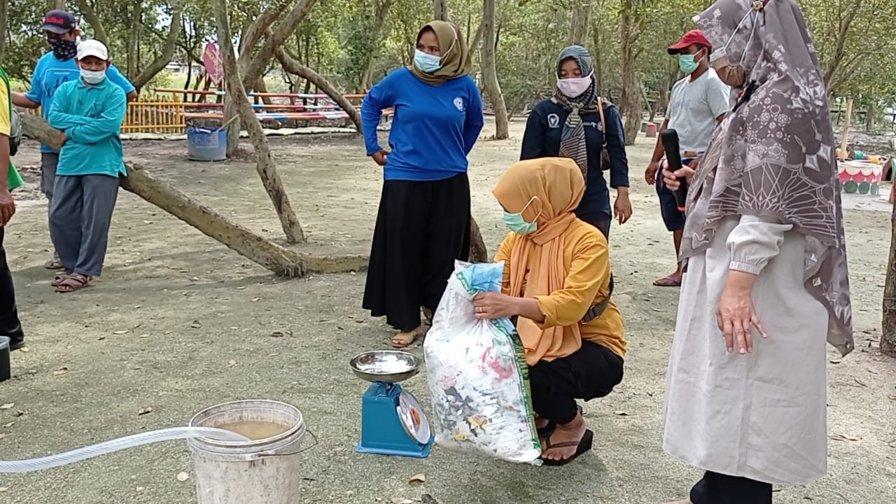 Padat Karya Ditengah Pandemi Covid-19, Inovasi Paving Blok dari Limbah Plastik