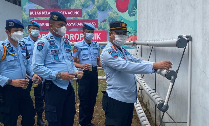 Taruna AKIP Angkatan 53 Budidaya Tanaman Hidroponik di Rutan Kotaagung