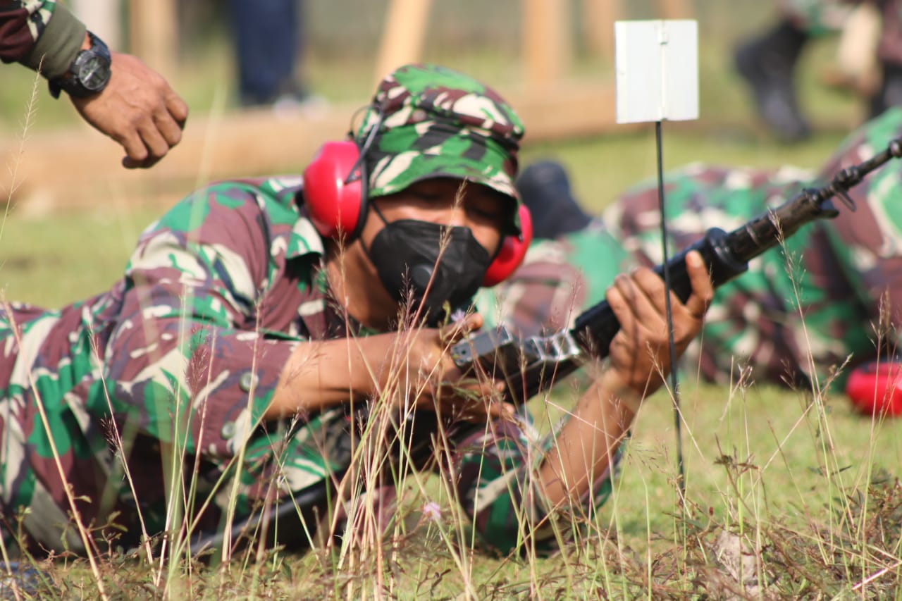 Personel Kodim 0410/KBL Laksanakan Latihan Menembak Senjata Ringan