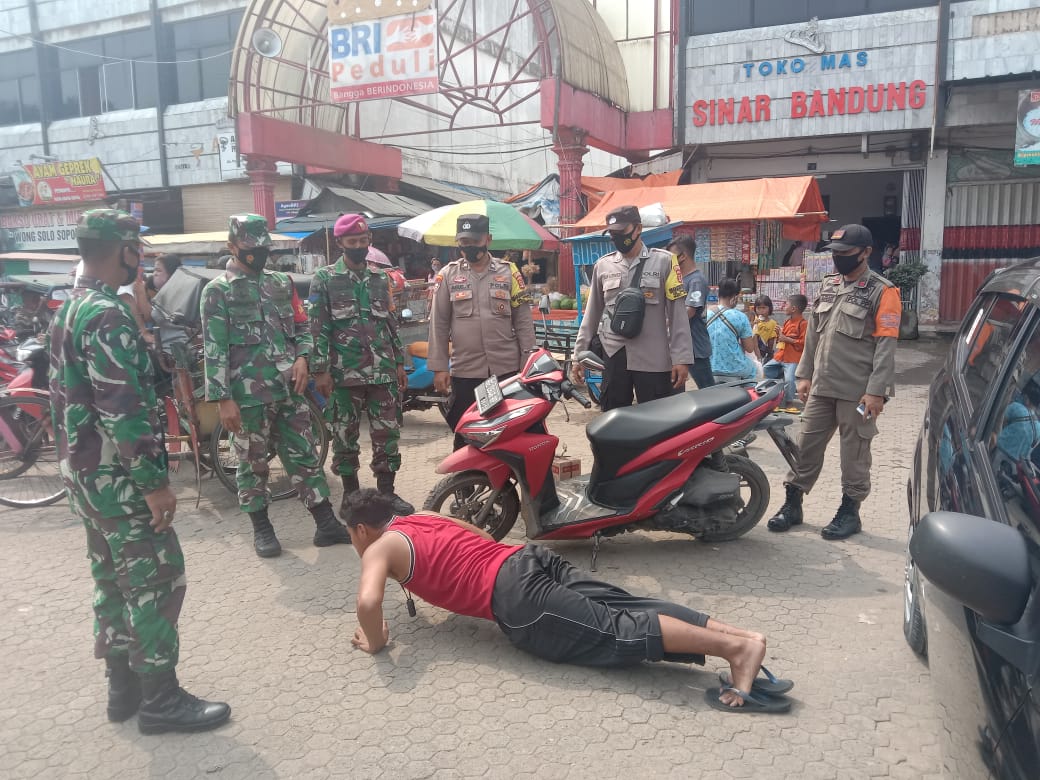 Tak Pakai Masker, Warga Kena Hukuman Personel Kodim 0410/KBL dan Tim Satgas